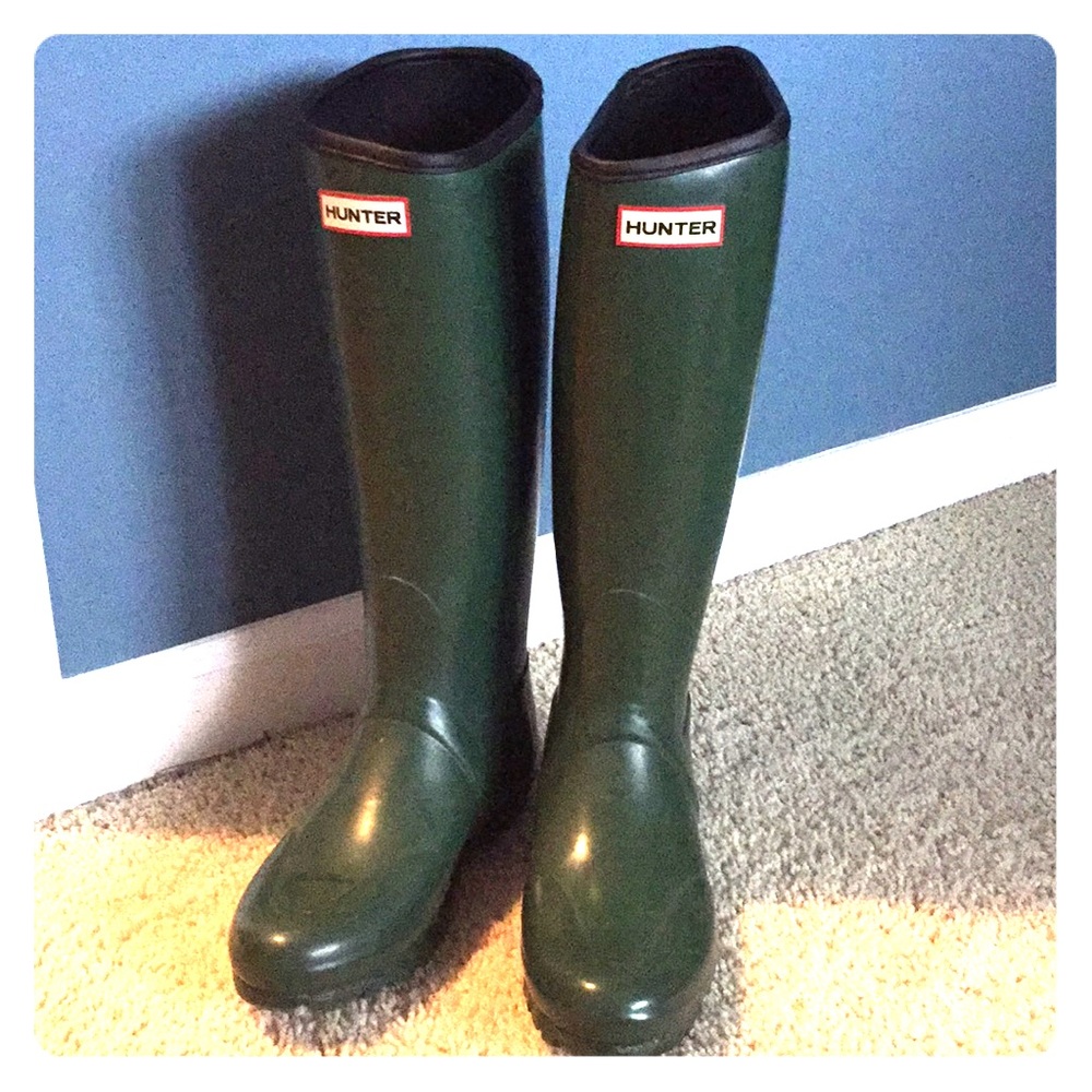 NEVER WORN Olive Green HUNTER rain boots! ☔️
